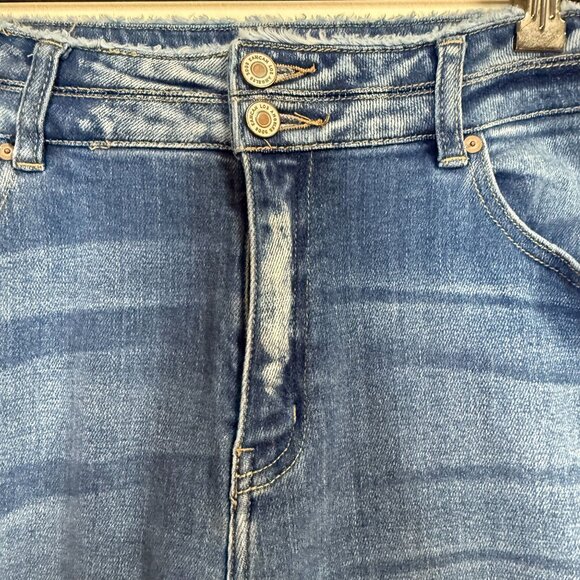 KanCan Distressed Medium Wash High-Waisted Stretch Skinny Jeans with Frayed Hem - Picture 5 of 8